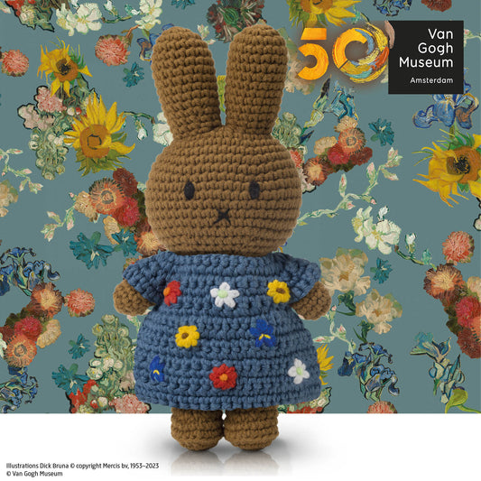 Melanie van gogh museum special edition crochet doll