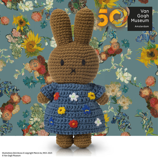 Melanie van gogh museum special edition crochet doll