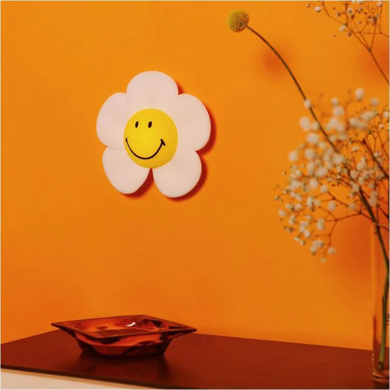Mr Maria Smiley Daisy Day Light